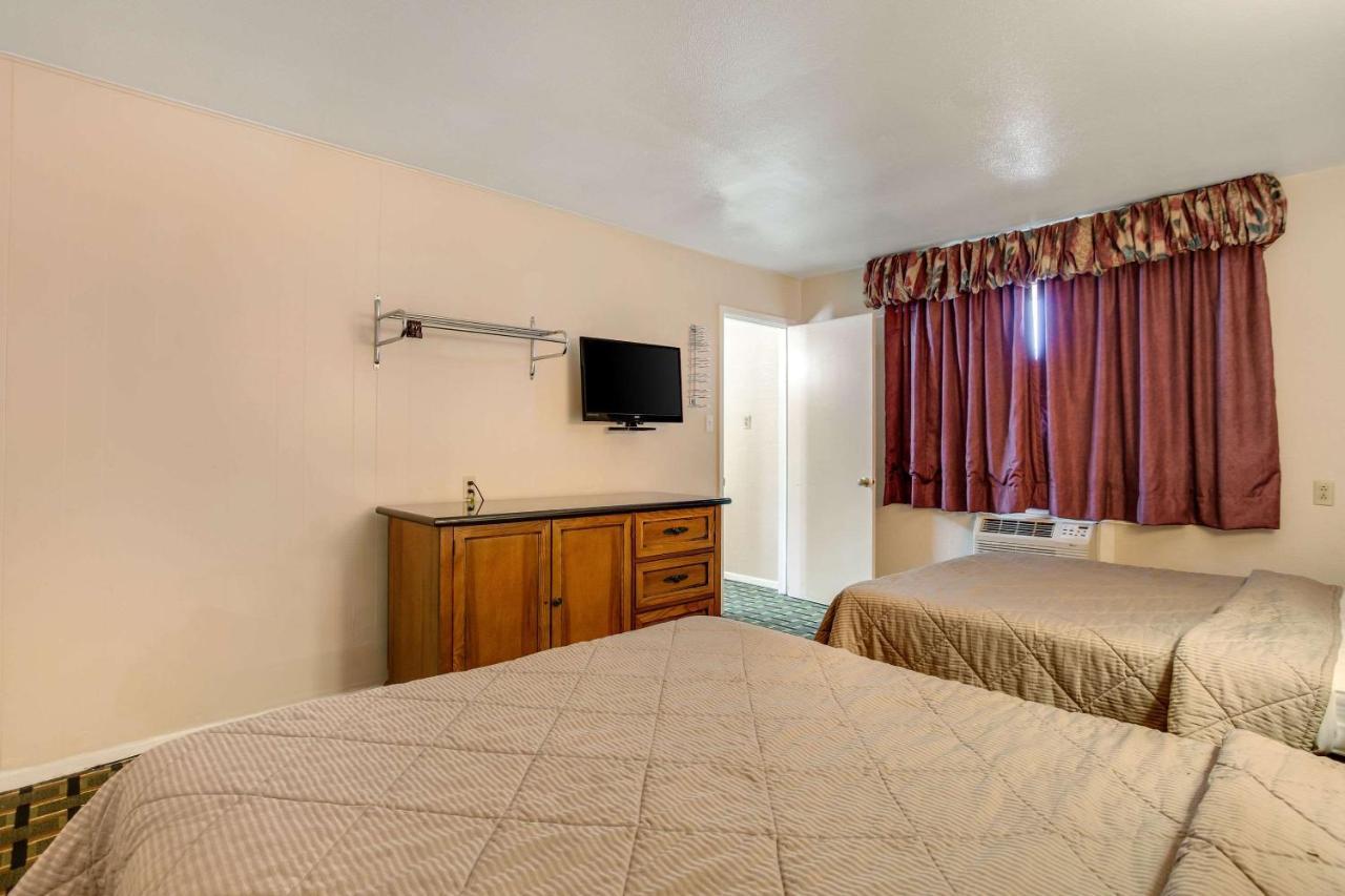 Rodeway Inn & Suites Raton Exterior foto