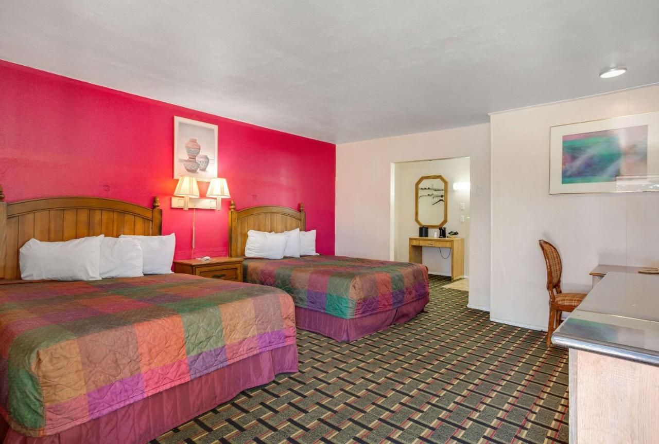 Rodeway Inn & Suites Raton Exterior foto