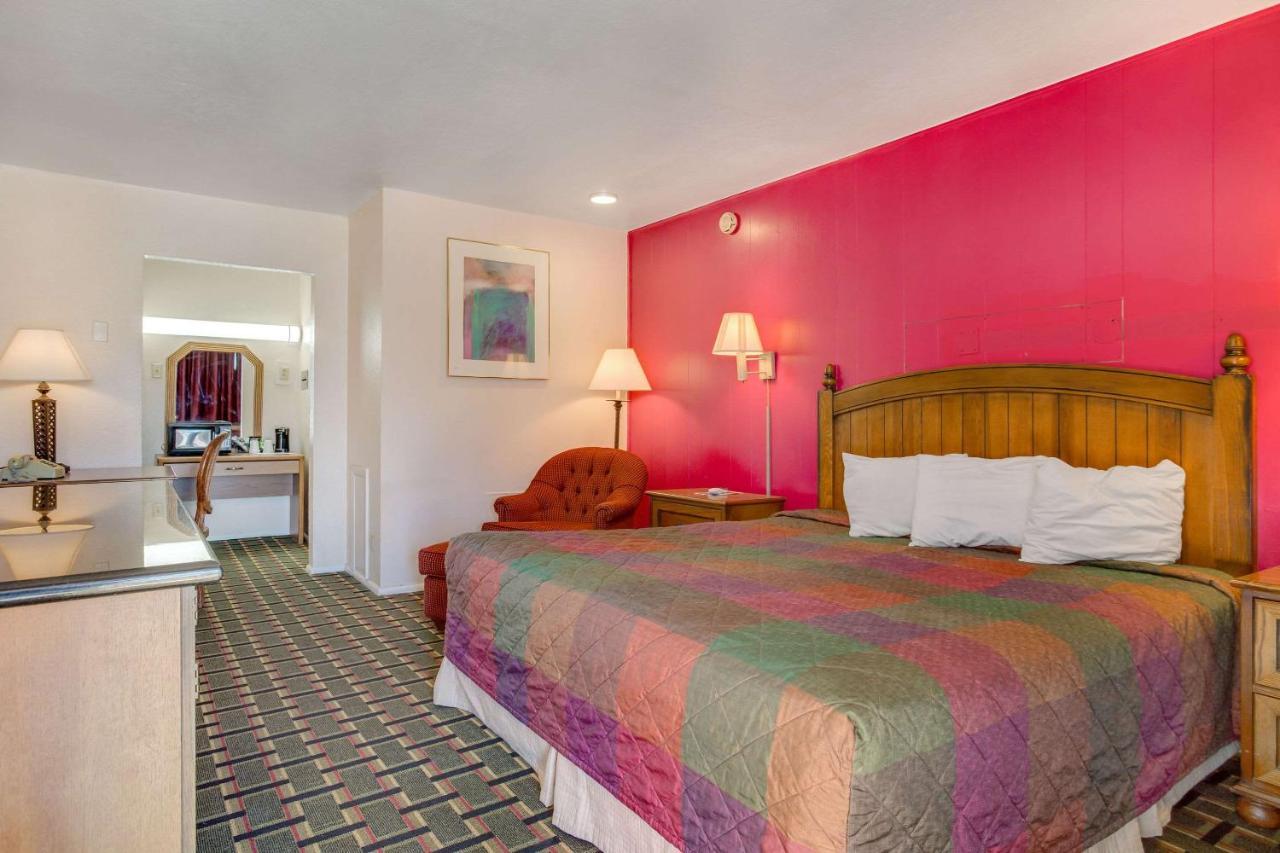 Rodeway Inn & Suites Raton Exterior foto